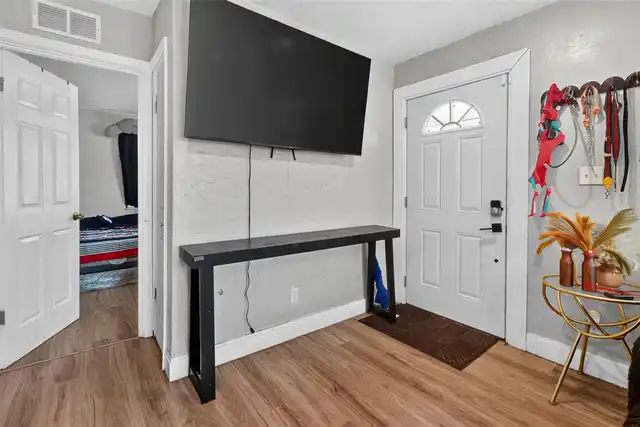 Listing Photo 8