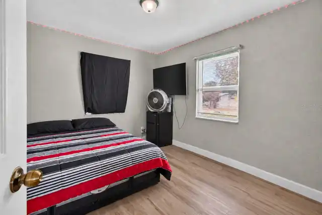 Listing Photo 9