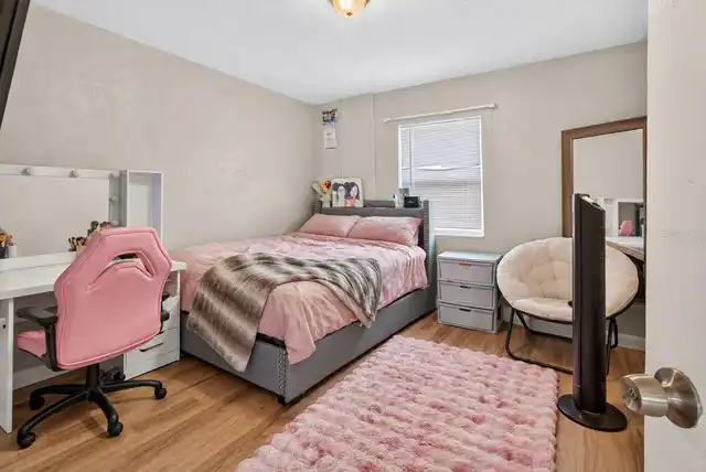 Listing Photo 12
