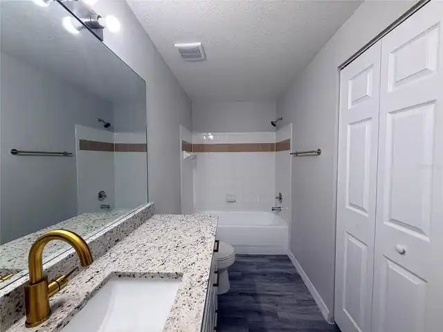 Listing Photo 10