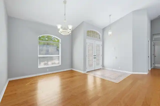 Listing Photo 11
