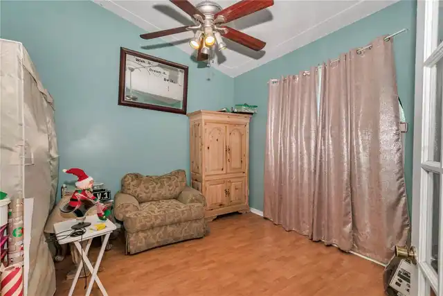Listing Photo 10