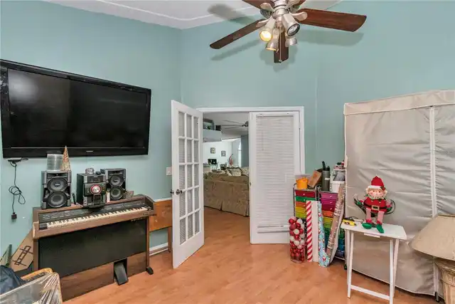 Listing Photo 11