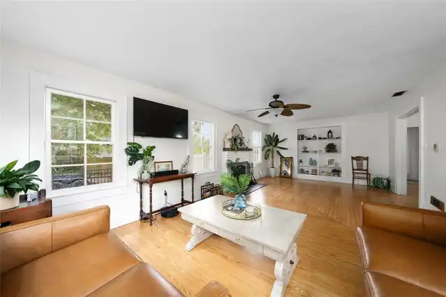 Listing Photo 11