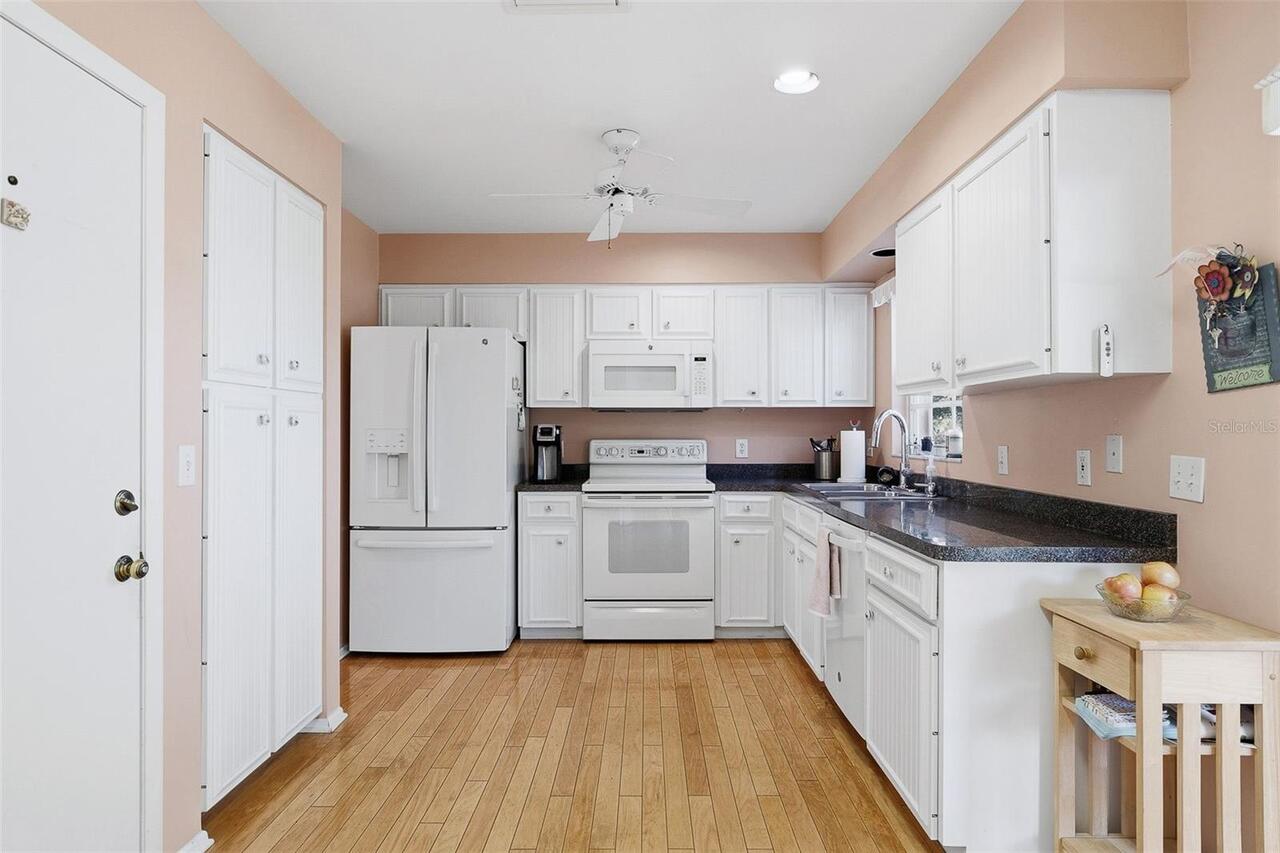 Listing Photo 12