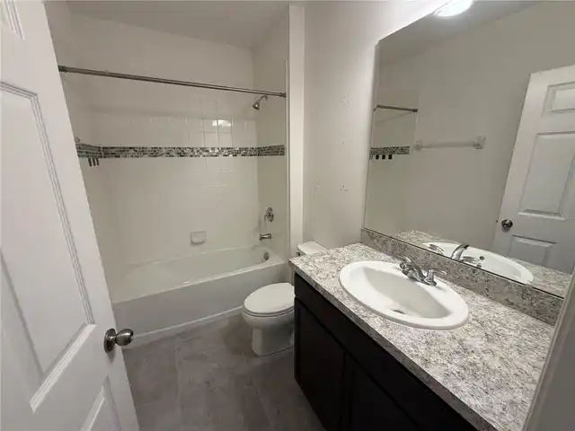 Listing Photo 12