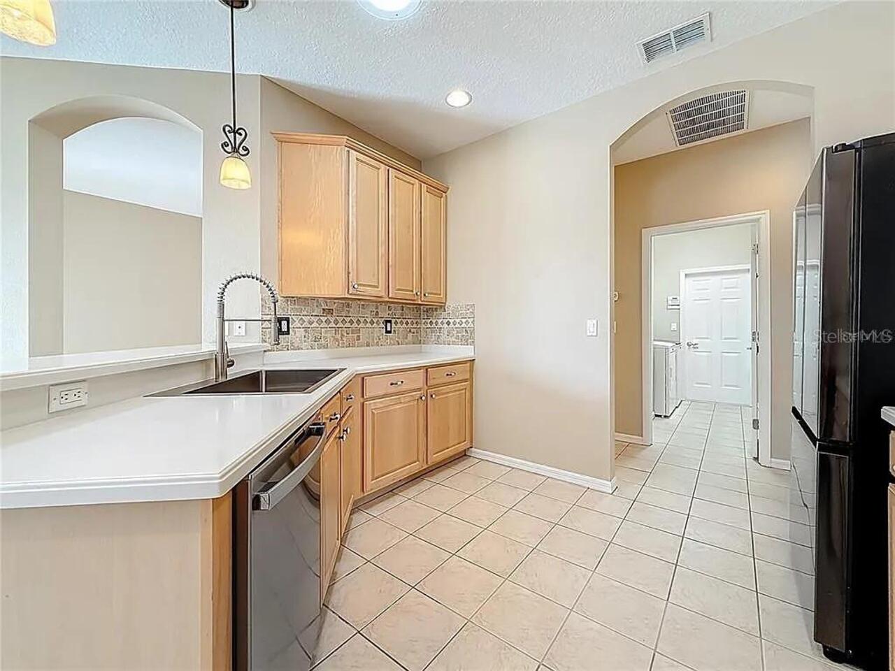 Listing Photo 12
