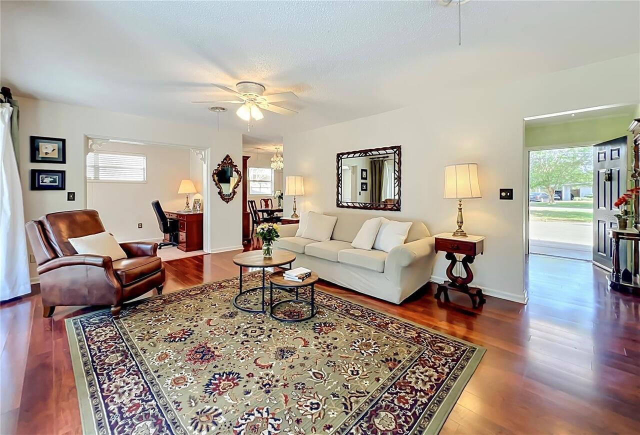 Listing Photo 11