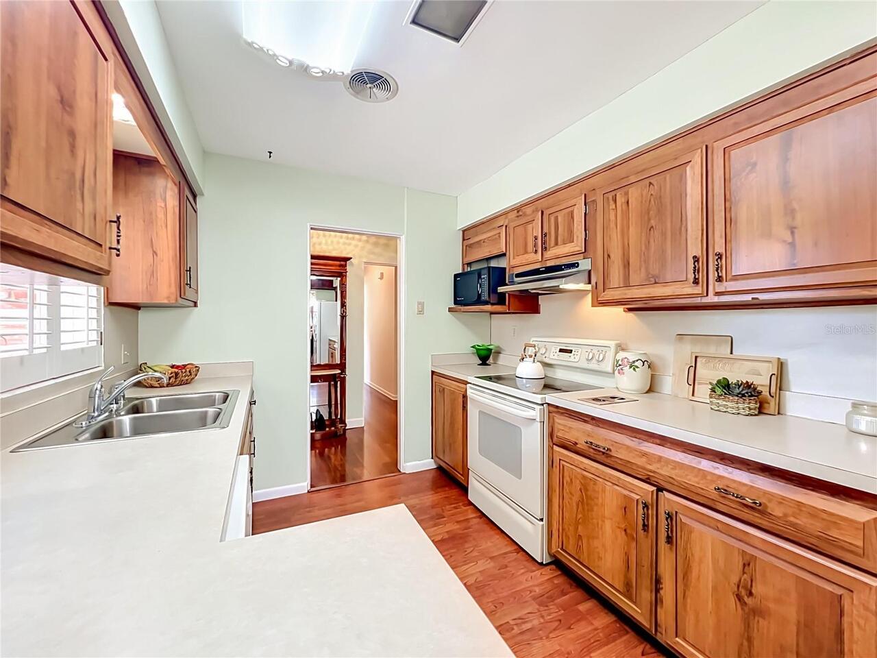 Listing Photo 12