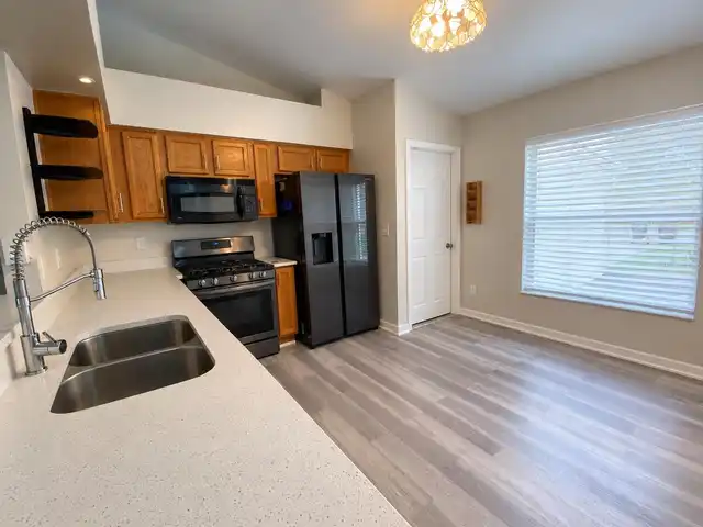 Listing Photo 6