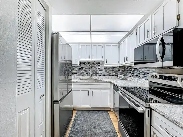 Listing Photo 8