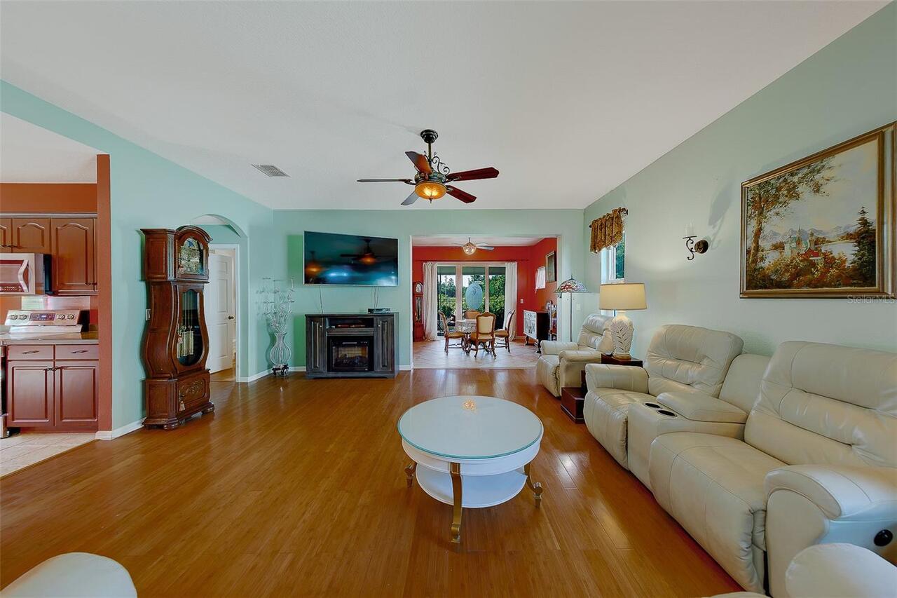 Listing Photo 12