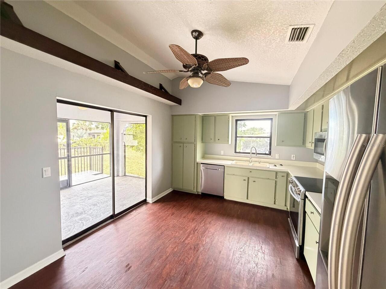 Listing Photo 10