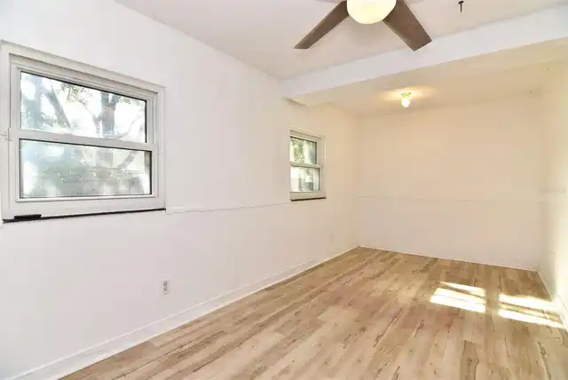 Listing Photo 12
