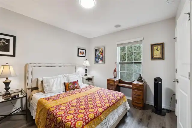 Listing Photo 12
