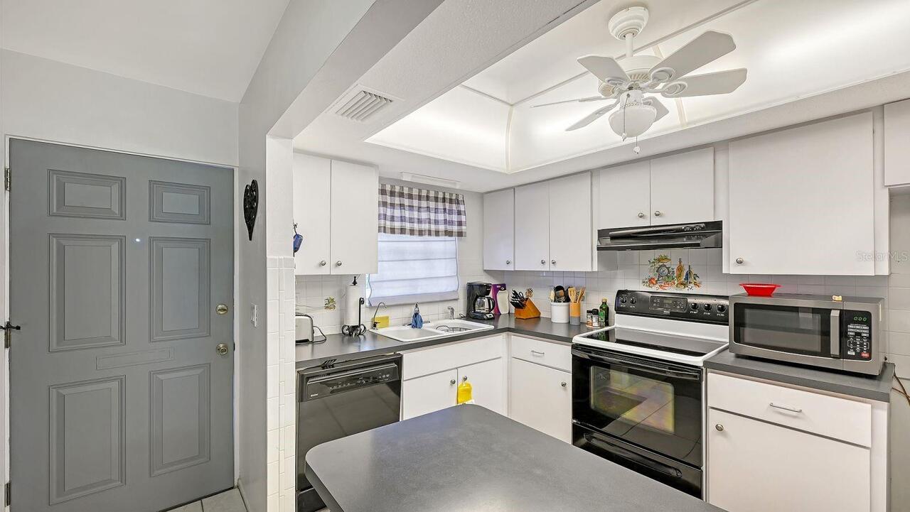 Listing Photo 12