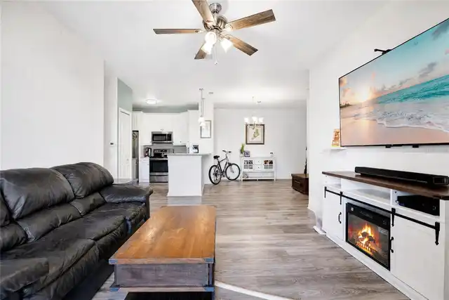 Listing Photo 12