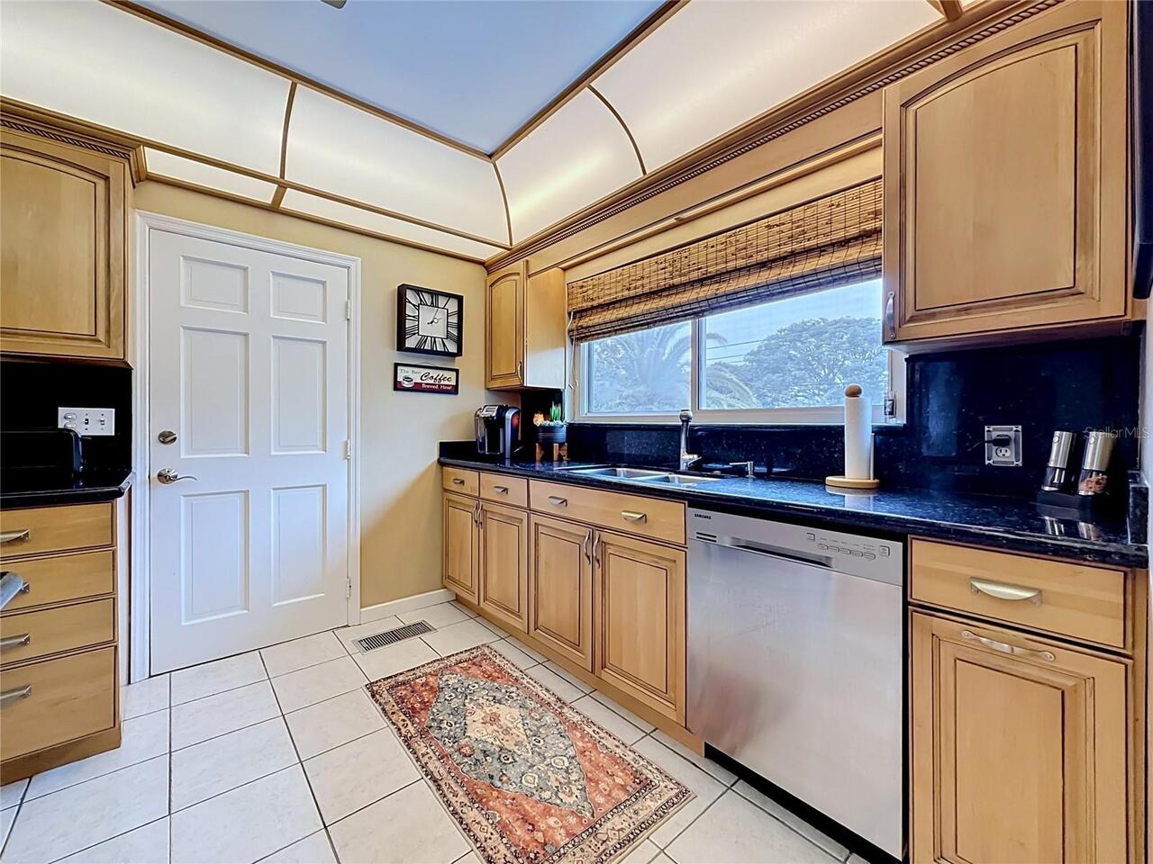 Listing Photo 9