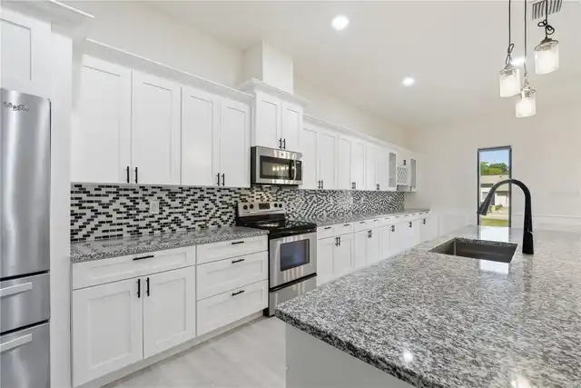 Listing Photo 12