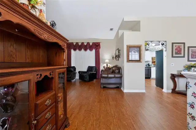 Listing Photo 9