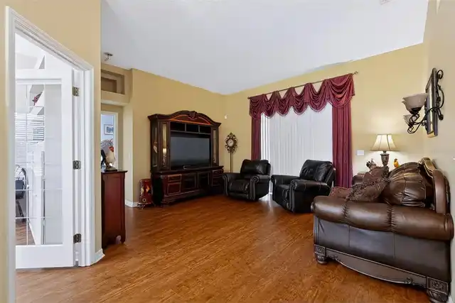 Listing Photo 11