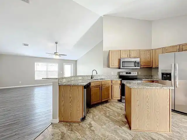 Listing Photo 12
