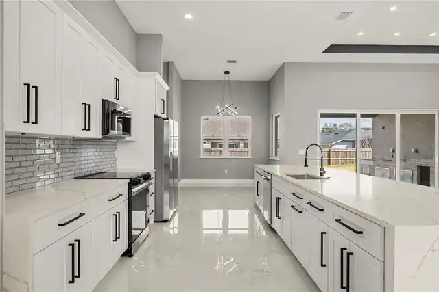 Listing Photo 14