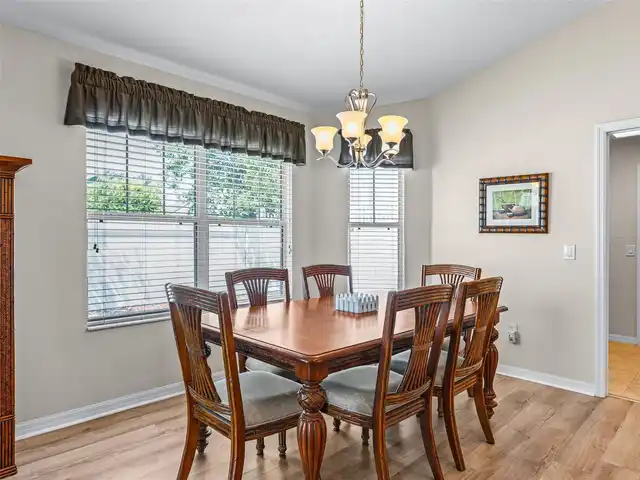 Listing Photo 10