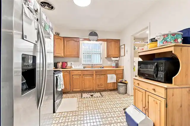 Listing Photo 9