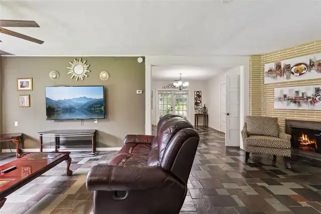 Listing Photo 9