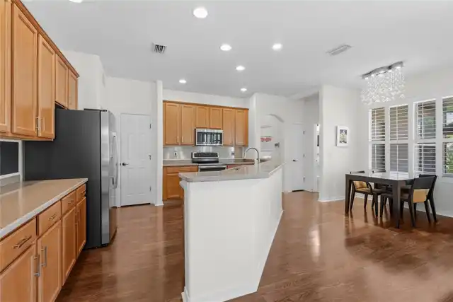 Listing Photo 12