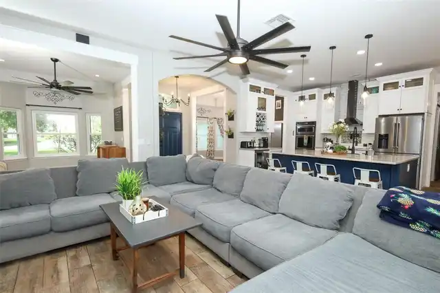 Listing Photo 11
