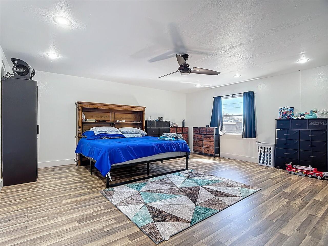 Listing Photo 12