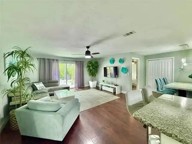 Listing Photo 11