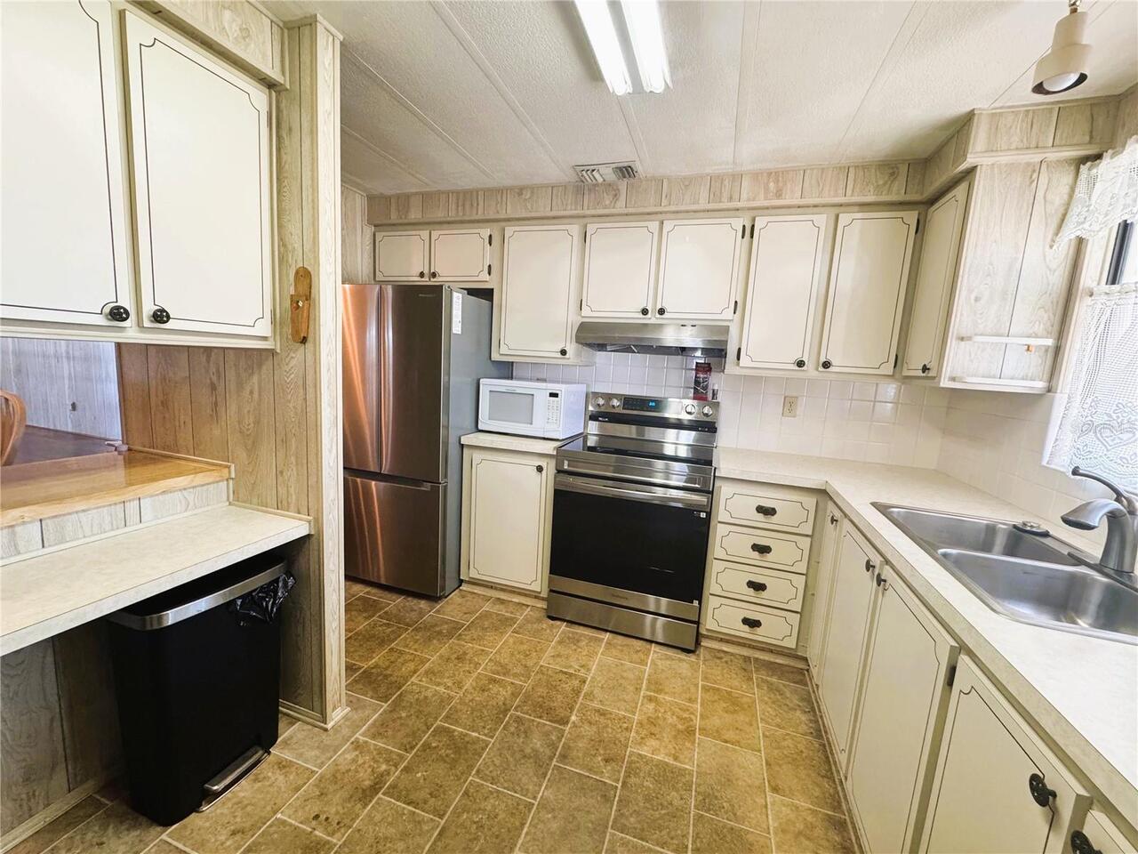 Listing Photo 6
