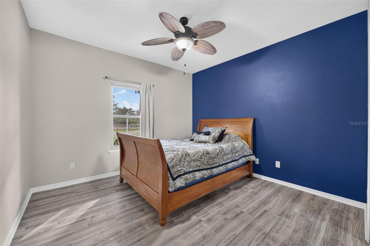 Listing Photo 12