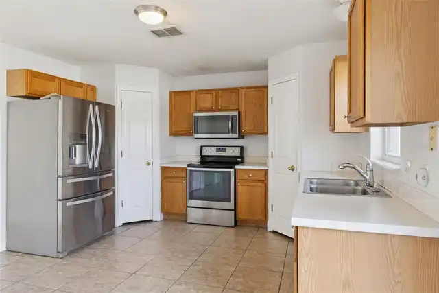 Listing Photo 11