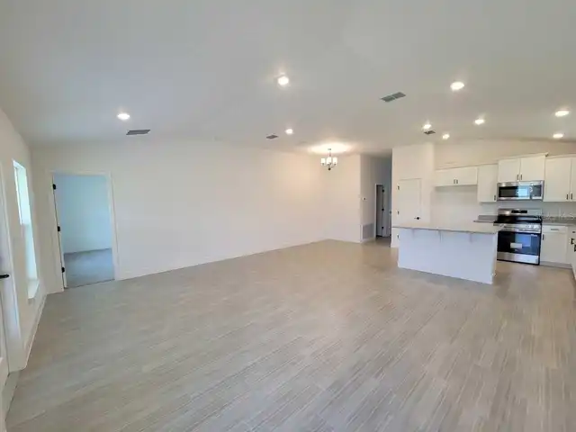 Listing Photo 14