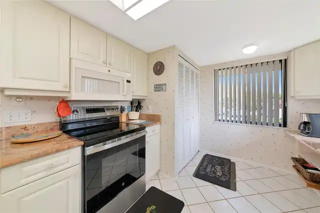Listing Photo 17