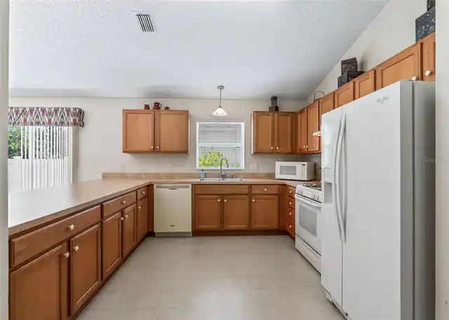 Listing Photo 8