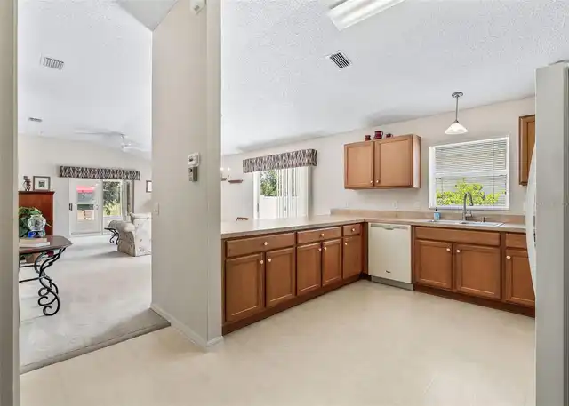 Listing Photo 12