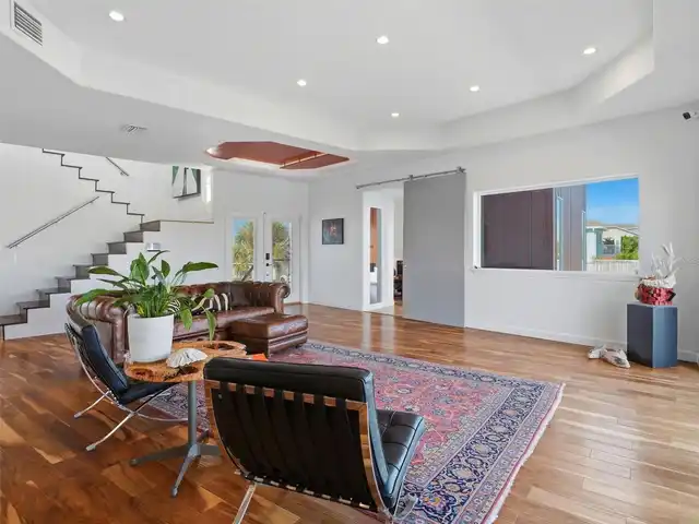 Listing Photo 8