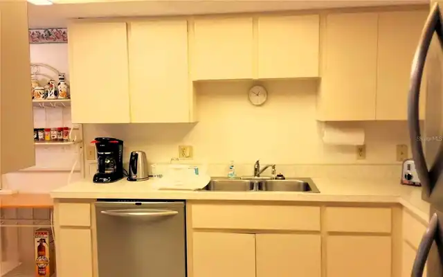 Listing Photo 10