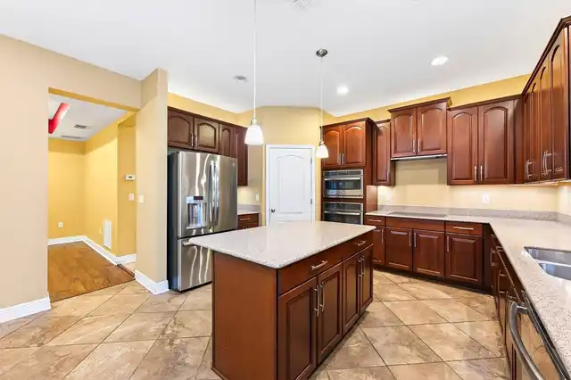 Listing Photo 8