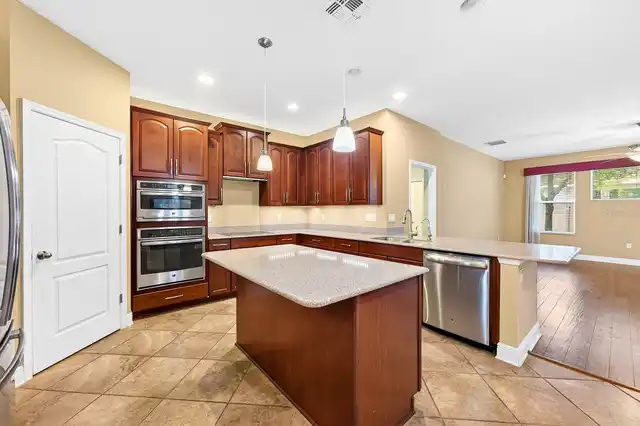 Listing Photo 9