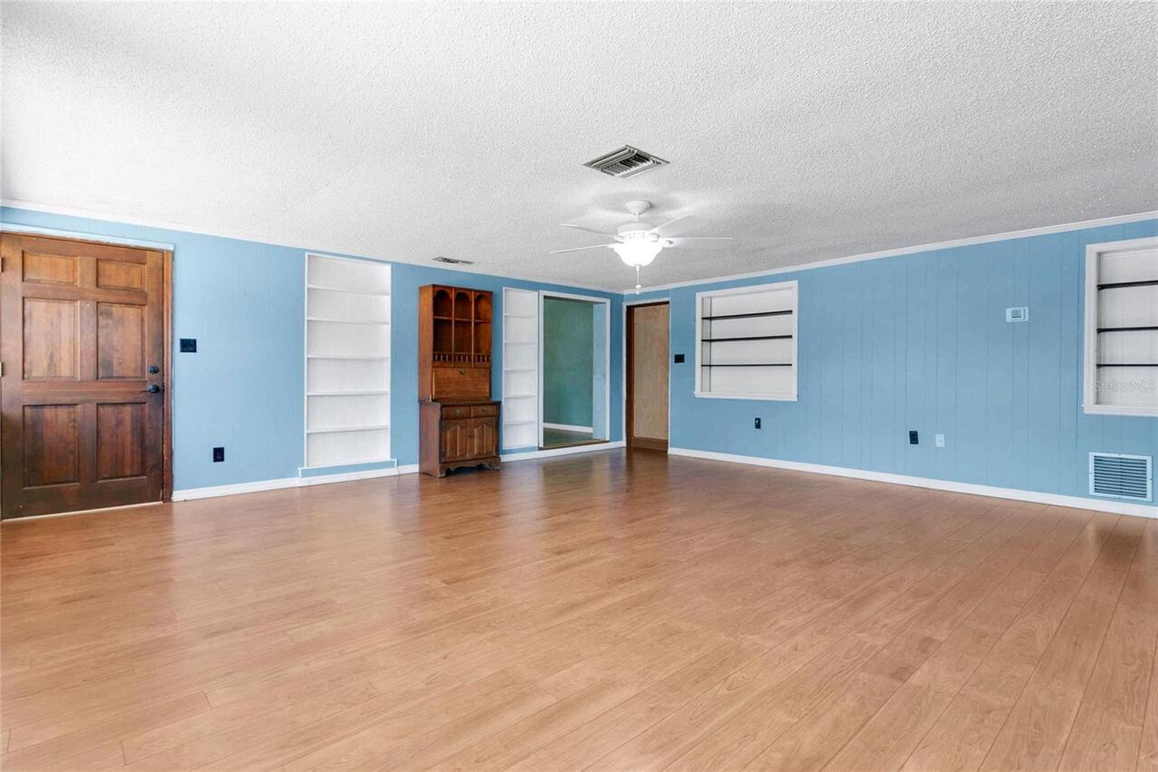 Listing Photo 12