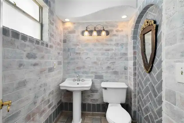 Listing Photo 10