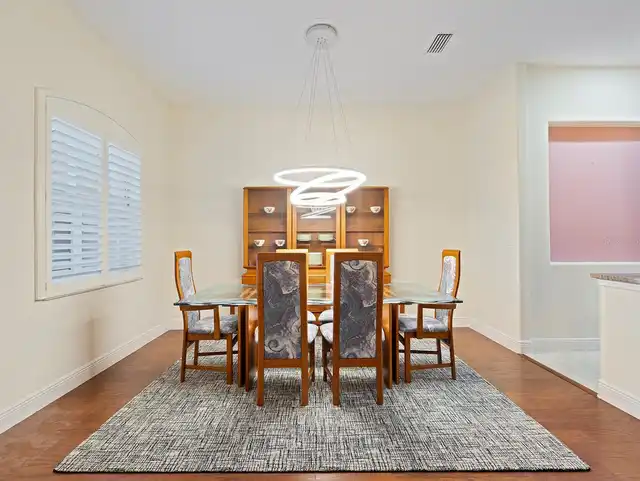 Listing Photo 11