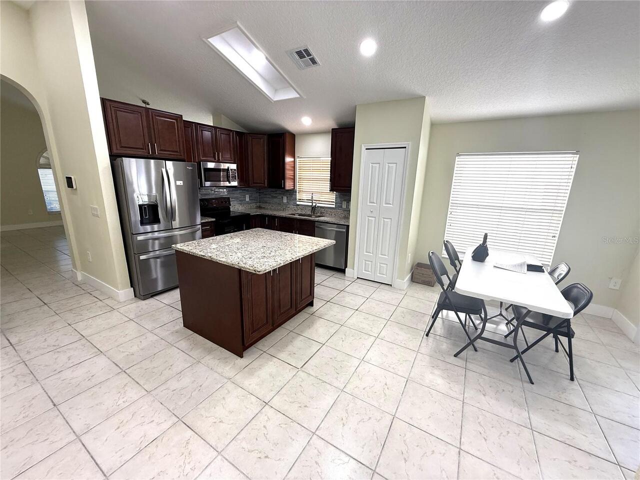 Listing Photo 8