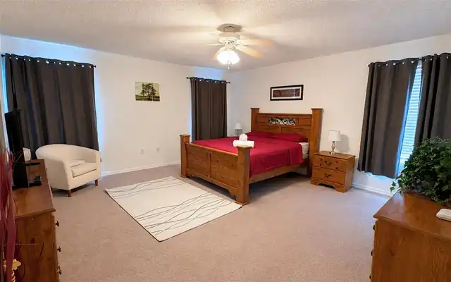 Listing Photo 12